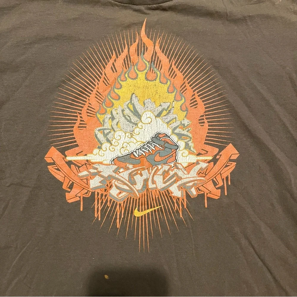 Vintage‎ y2k Nike Brown Graphic T-Shirt with flaming shoe XL